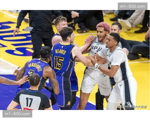 雷迪克坦承战术板传达失误，里夫斯临场修正罚球方向救主